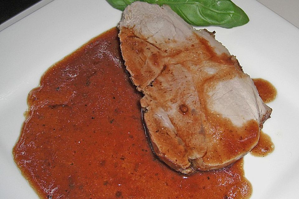 Schweinekrustenbraten mit Zwiebel - Apfel - Ingwersoße