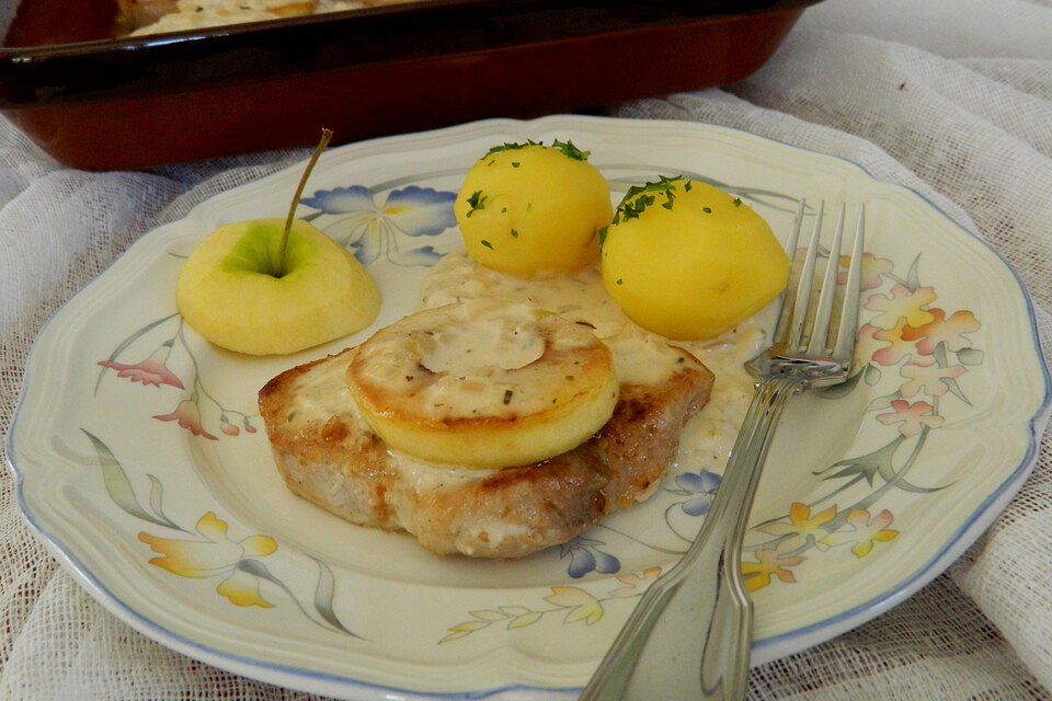 Apfel - Meerrettich - Koteletts aus dem Ofen mit Kartoffeln