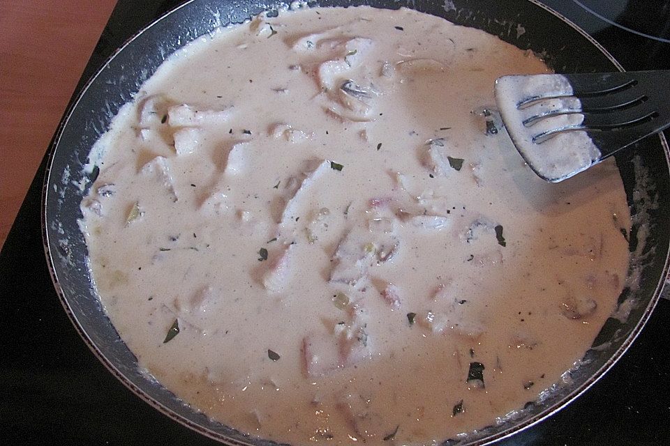 Vollkornspaghetti mit Champignon -Sahne - Soße