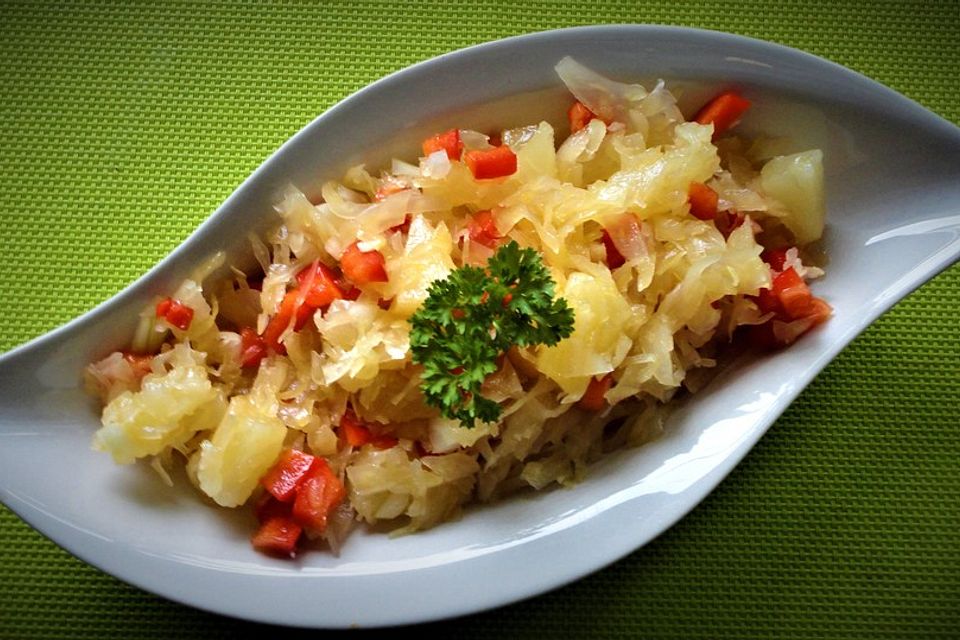 Sauerkrautsalat mit Ananas