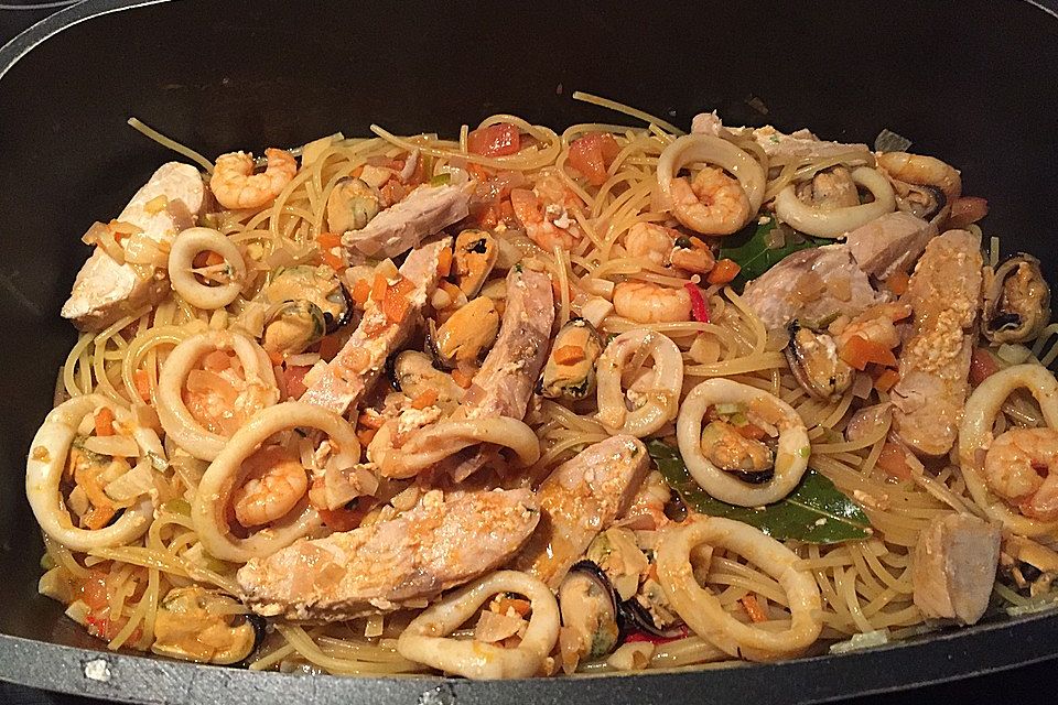 Spaghetti con frutti di mare