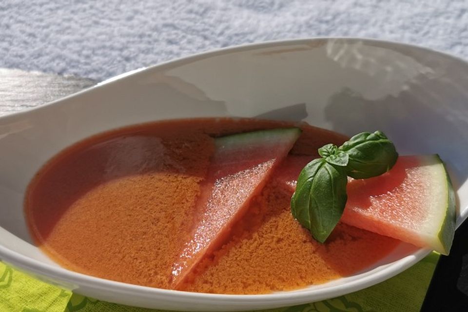 Gazpacho mit Wassermelone und Basilikum