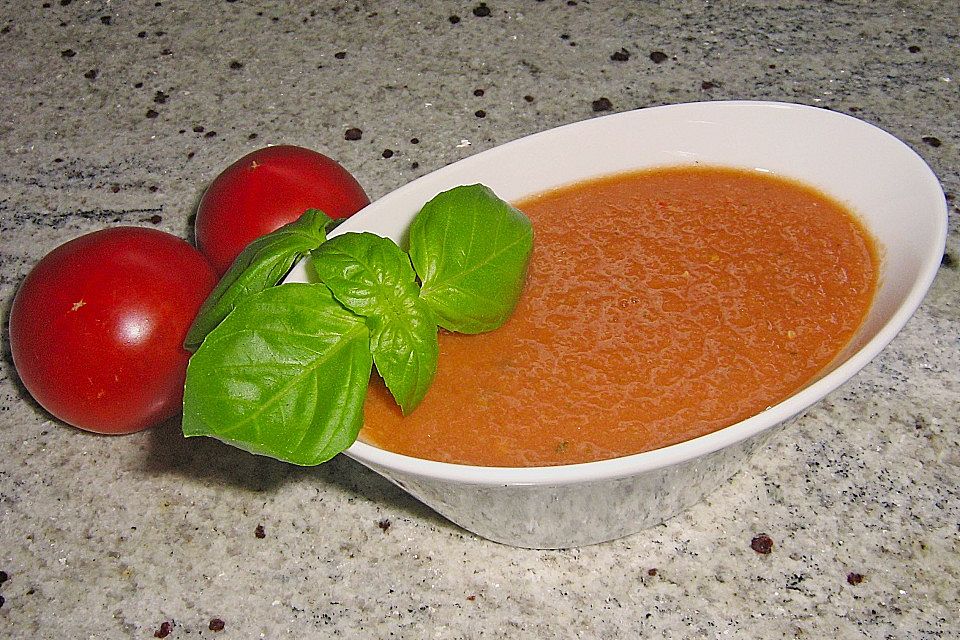 Gazpacho mit Wassermelone und Basilikum