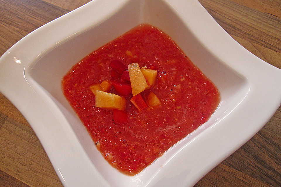 Gazpacho mit Wassermelone und Basilikum