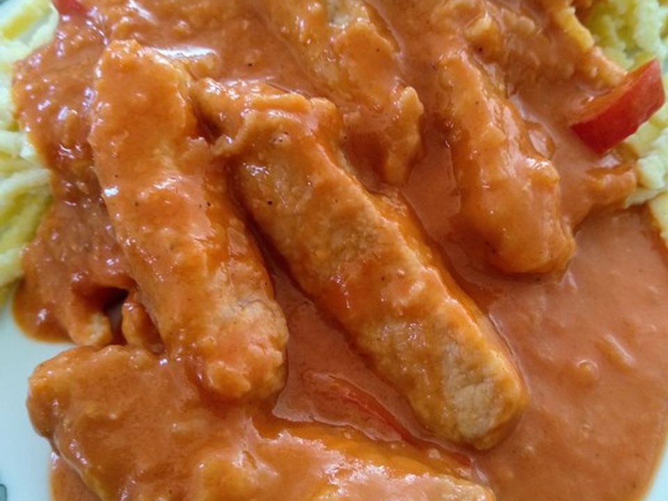 Schweinegeschnetzeltes mit Paprika - Tomatensoße von wichtel | Chefkoch