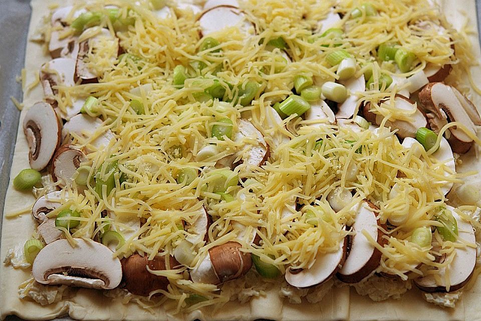 Schneller vegetarischer Flammkuchen