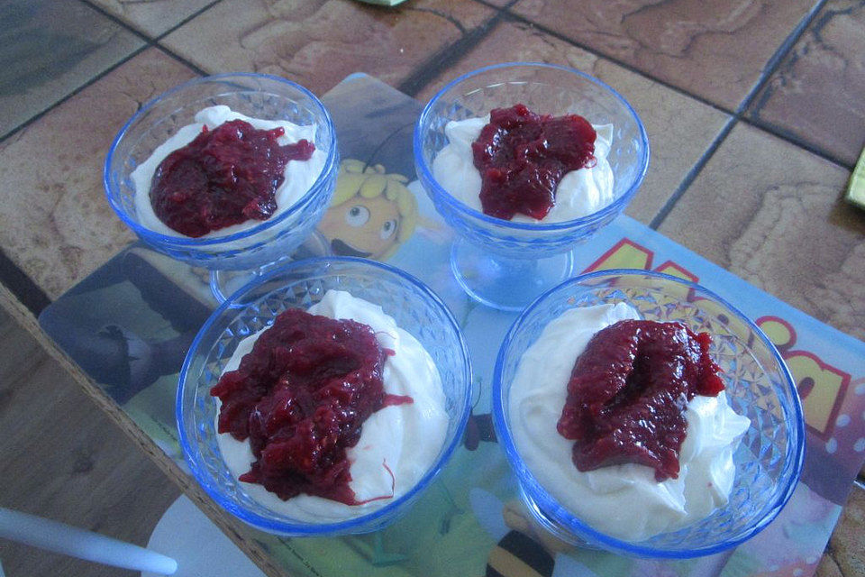 Quarkcreme mit Himbeerpüree