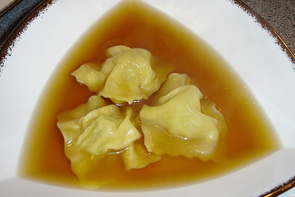 Ravioli mit Kalbsbrät und Kräutern