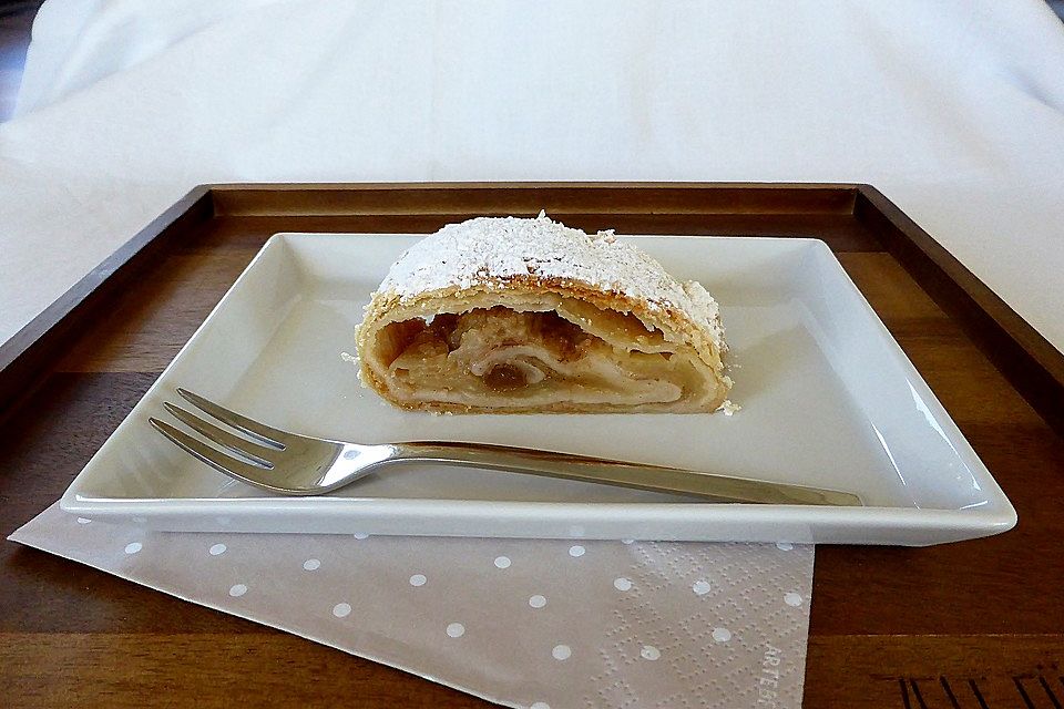 Mostteig Apfelstrudel