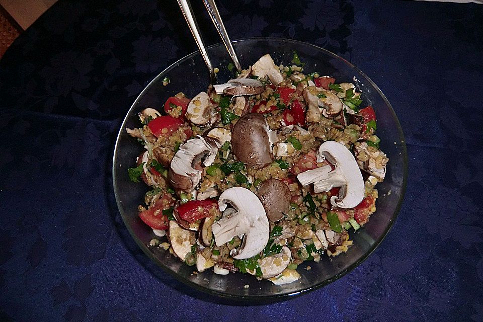 Roter Linsensalat mit Champignons