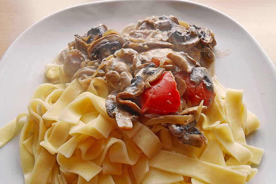 Schweinefilet mit Tomaten und Champignons in Frischkäsesoße