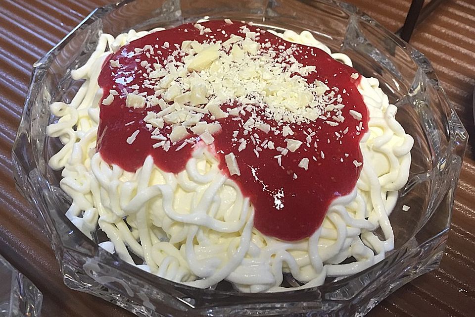 Spaghetti-Eis Dessert