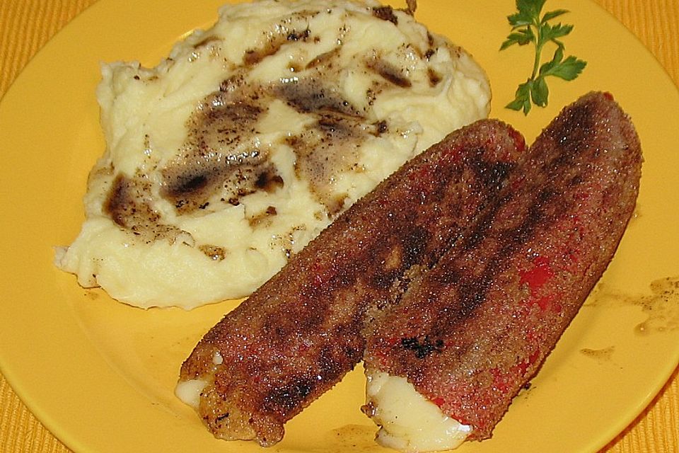 Spitzpaprika gegrillt, mit Käse gefüllt und paniert