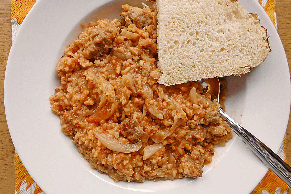 Bulgur mit Weißkohl und Hackfleisch