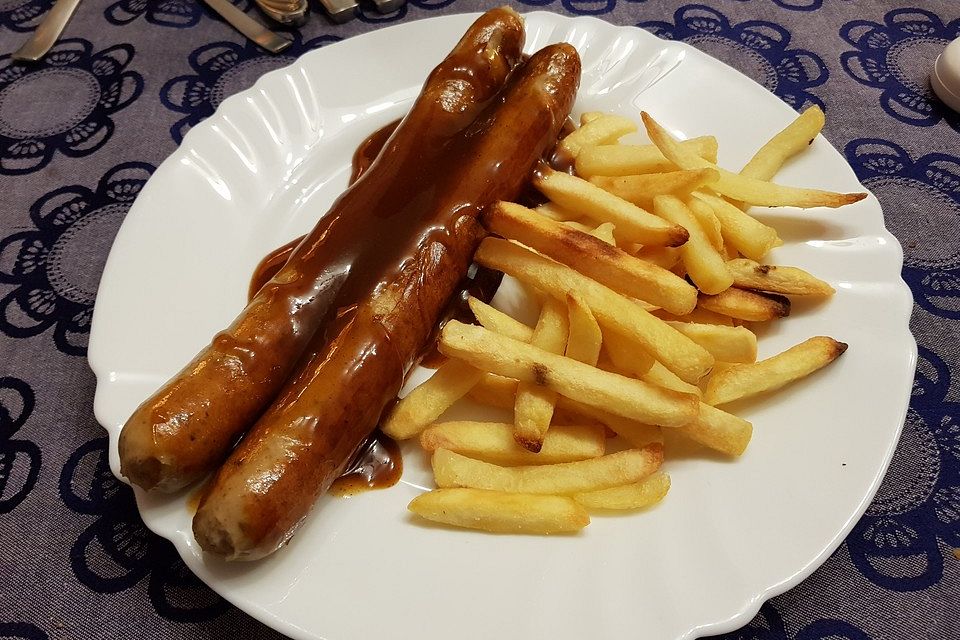 Currywurst mit Pommes