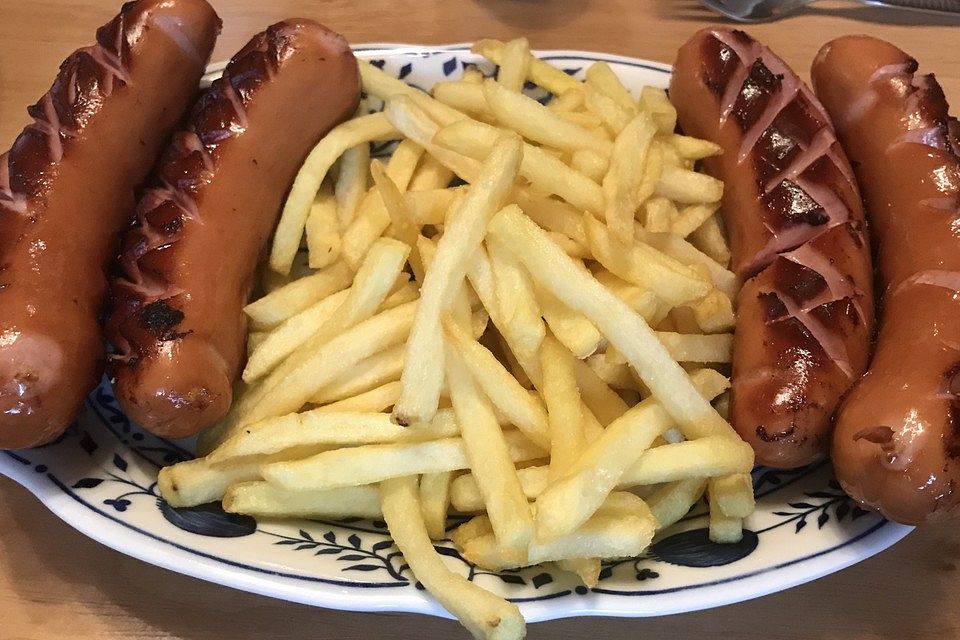 Currywurst mit Pommes