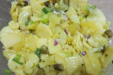 Kartoffelsalat mit Essig und Öl