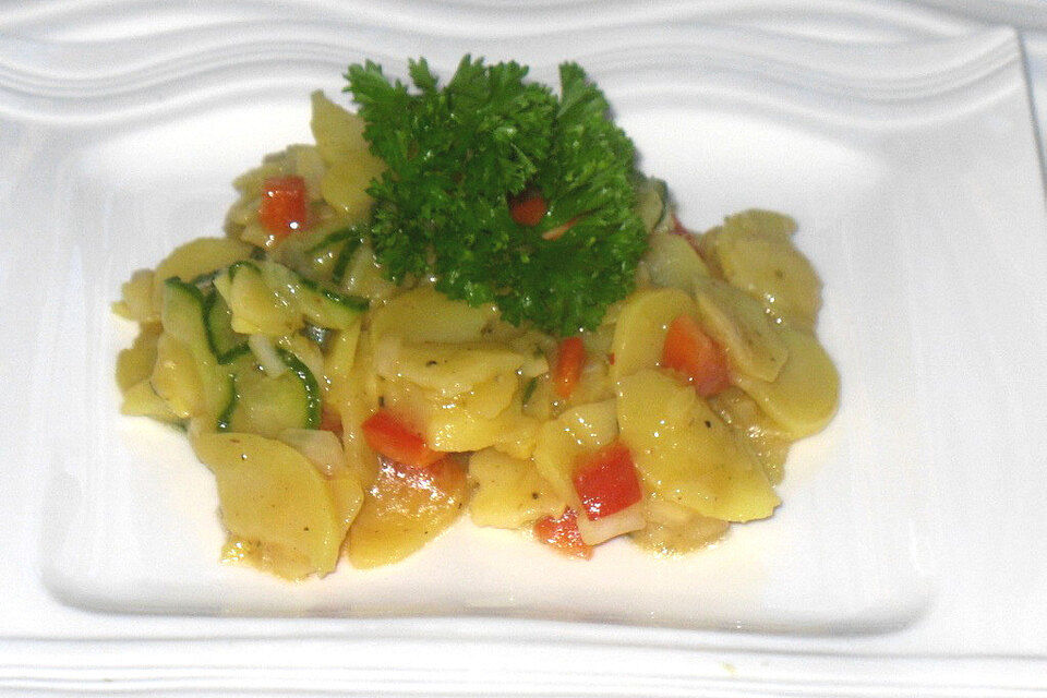 Kartoffelsalat mit Essig und Öl