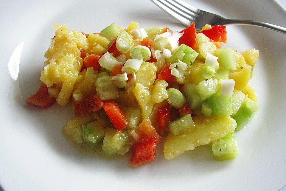 Kartoffelsalat mit Essig und Öl