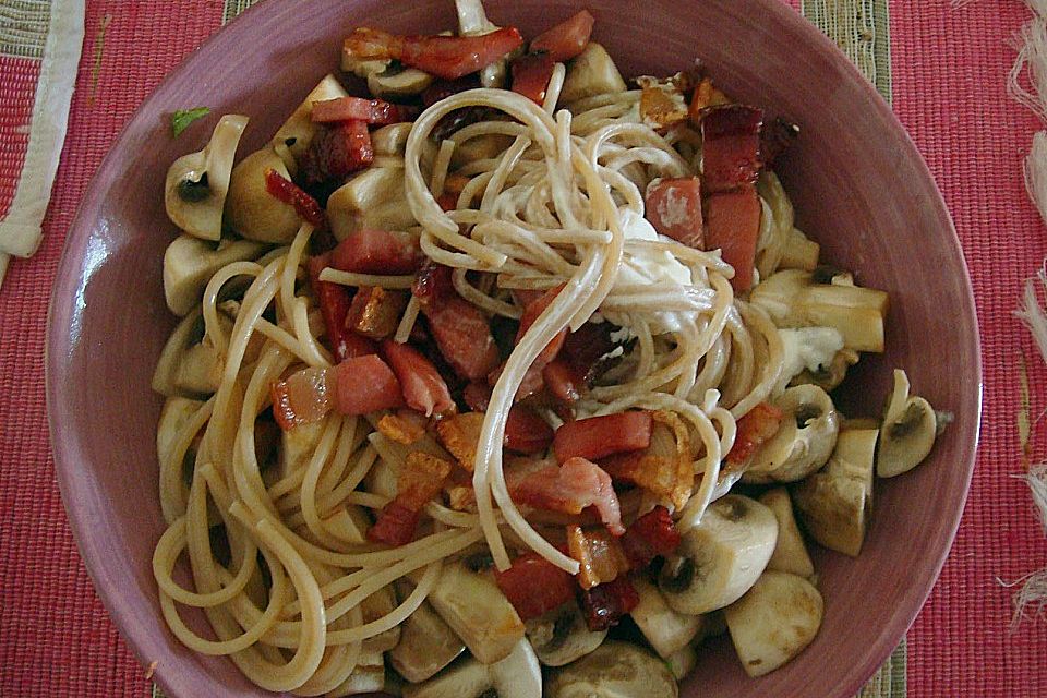 Spaghetti Carbonara mit Champignons