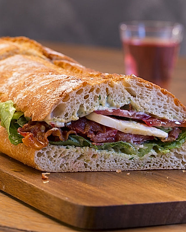 Caprese Bacon-Ciabatta-Sandwich