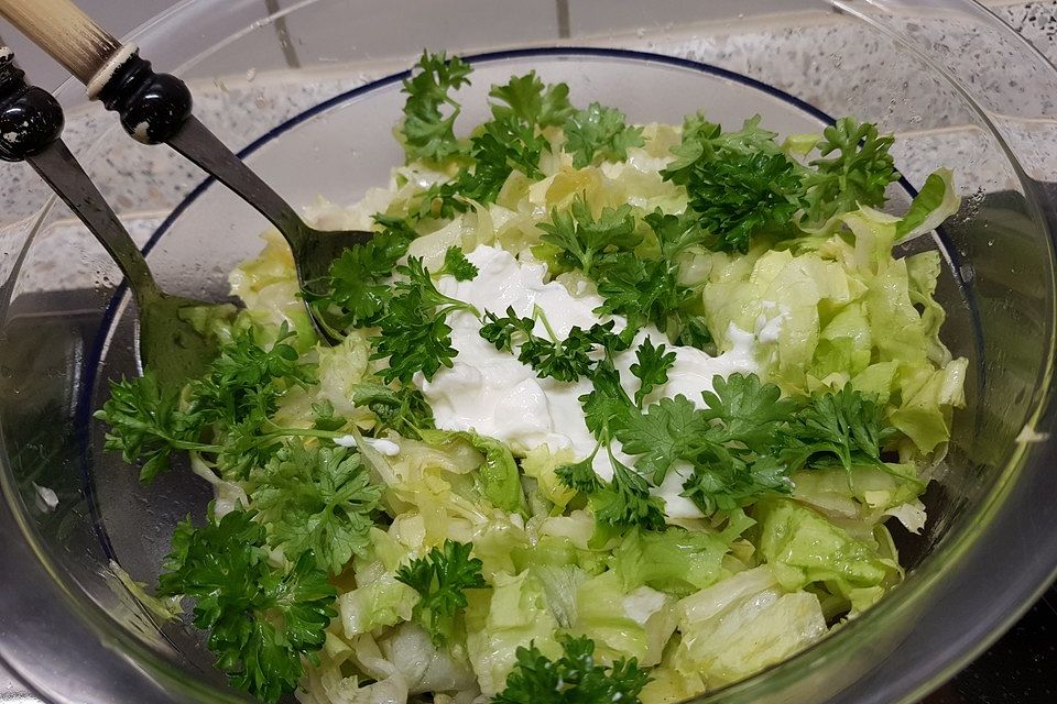 Salatdressing mit Schmand und Kräutern Salatdressing mit Schmand und Kräutern