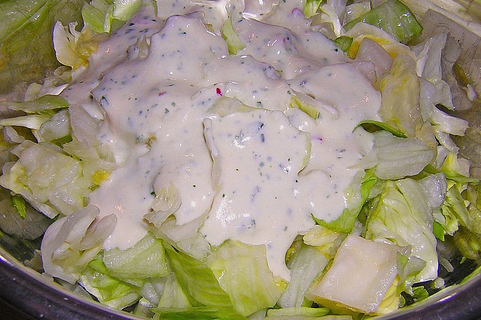 Salatdressing mit Schmand und Kräutern Salatdressing mit Schmand und Kräutern