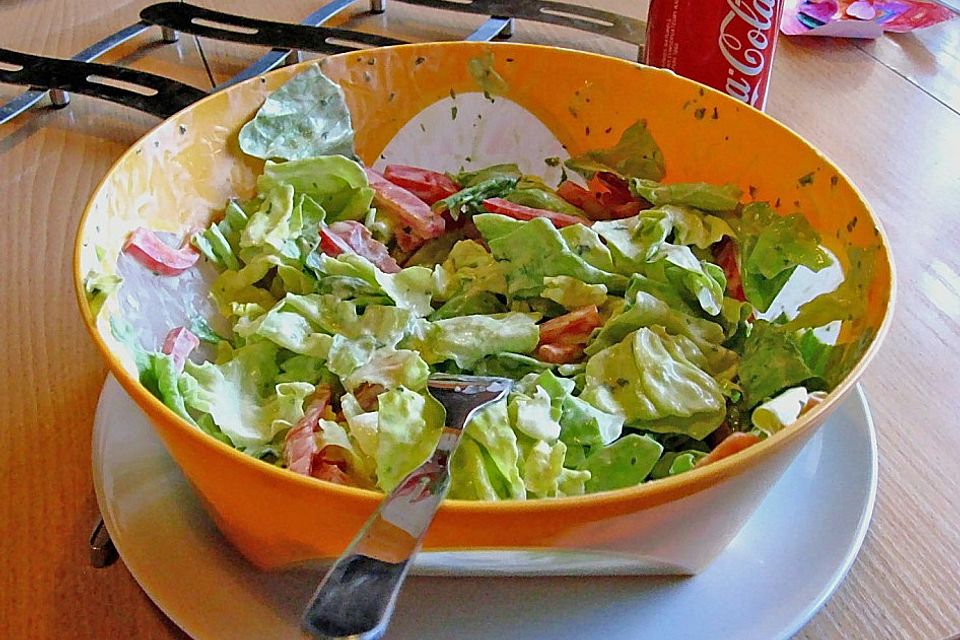 Salatdressing mit Schmand und Kräutern Salatdressing mit Schmand und Kräutern
