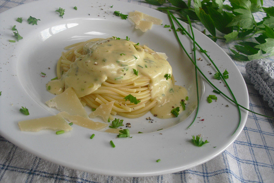 Spaghetti mit Sahne - Kräuter - Sauce