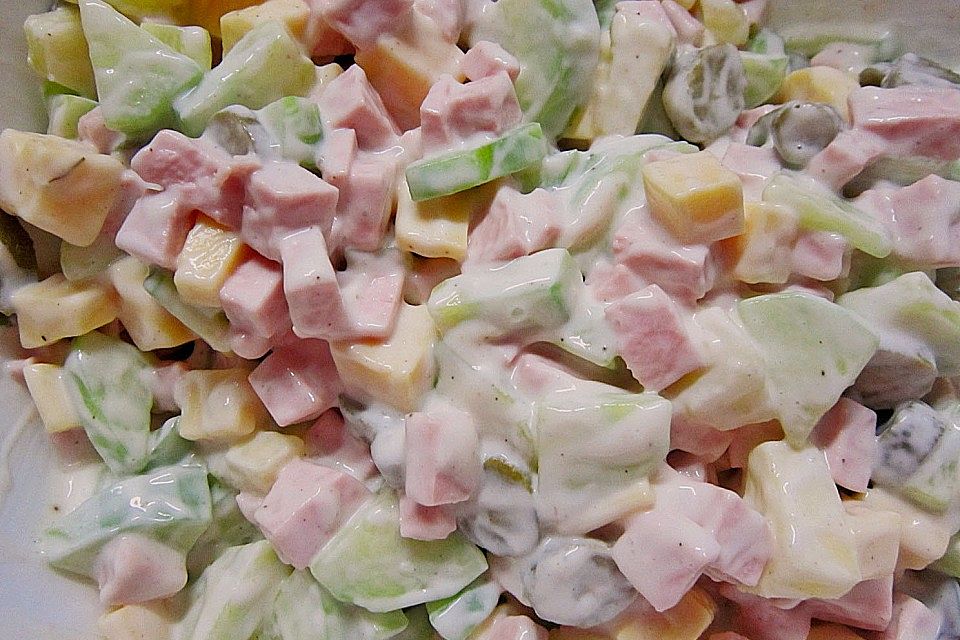 Bunter Käse - Wurst - Salat