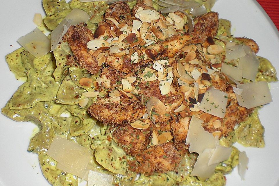 Farfalle mit Mandelhuhn an feiner Safransoße