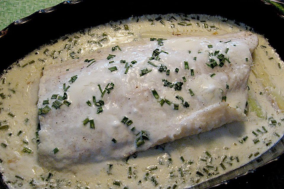 Gebackenes Fischfilet mit Weißwein - Schnittlauch - Sauce