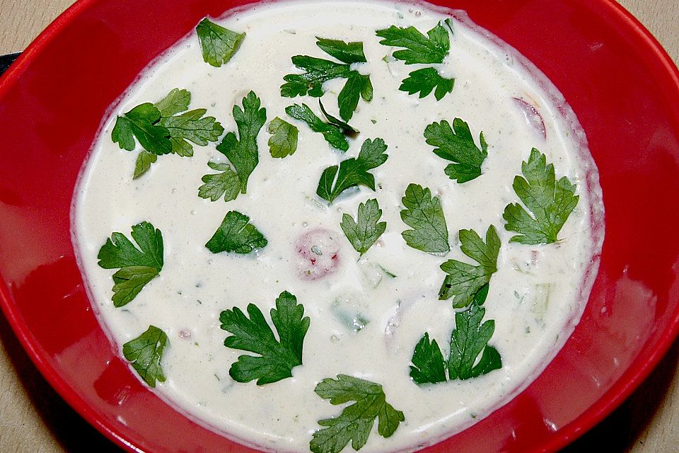 Kalte griechische Gurken - Joghurt - Suppe