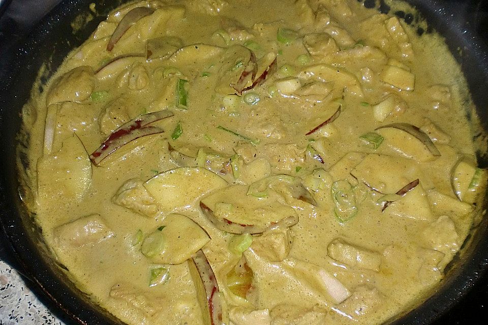 Putenragout mit Äpfeln und Curry