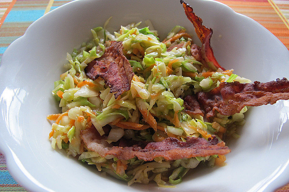 Spitzkohlsalat mit Bacon Chips