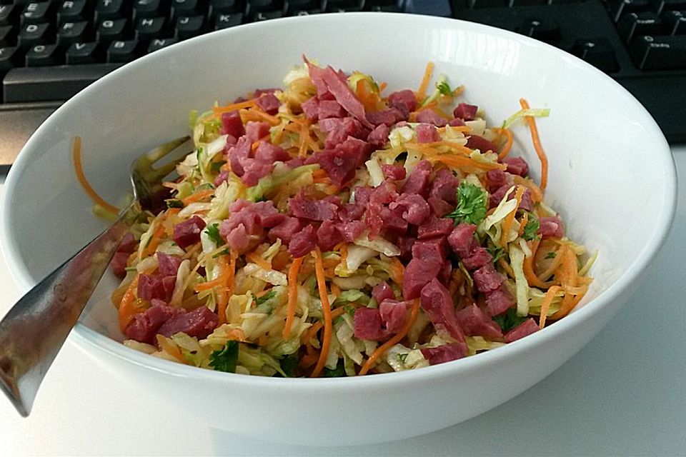 Spitzkohlsalat mit Bacon Chips