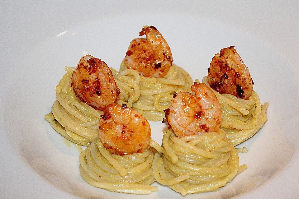 Spaghetti mit Avocado und Garnelen