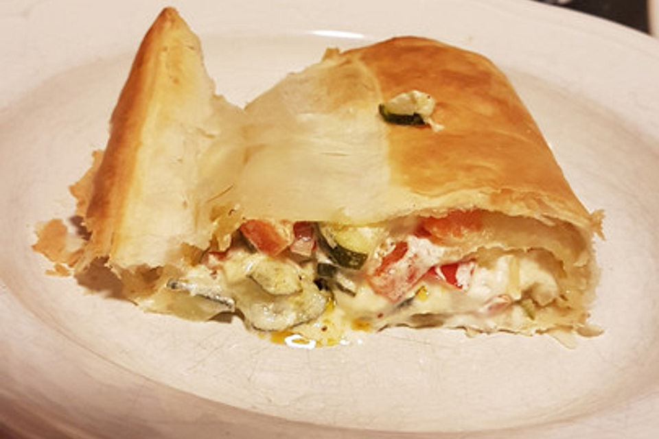 Zucchini-Schafskäse Strudel