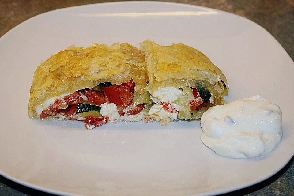 Zucchini-Schafskäse Strudel