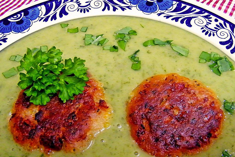 Bärlauchsuppe mit Kaspressknödel