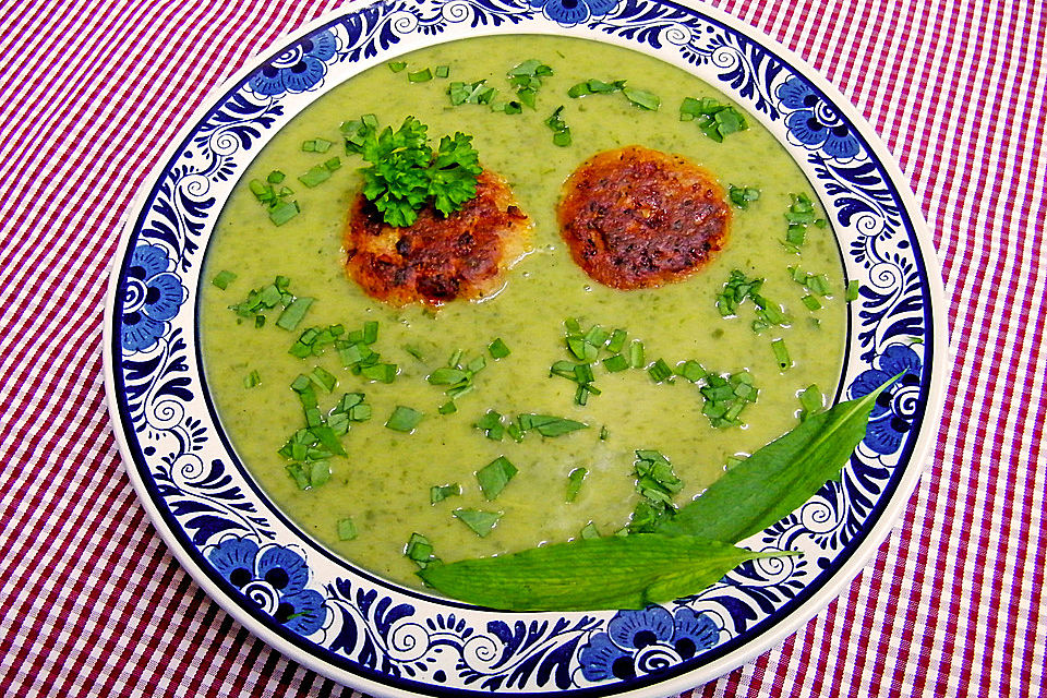 Bärlauchsuppe mit Kaspressknödel