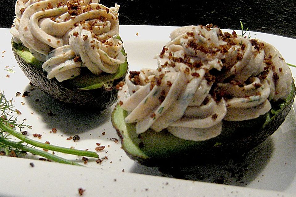 Avocado mit Käse - Lachs - Mousse