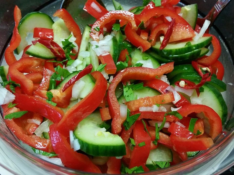 Feuriger Paprika - Gurken - Salat von Elanor87 | Chefkoch