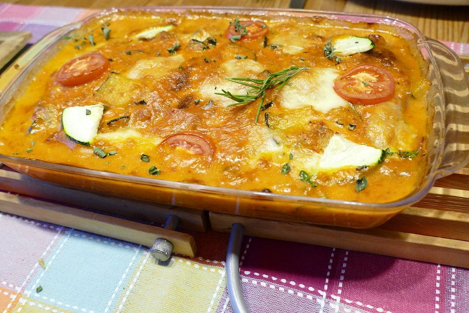 Hackfleischröllchen mit Paprika und Tomaten