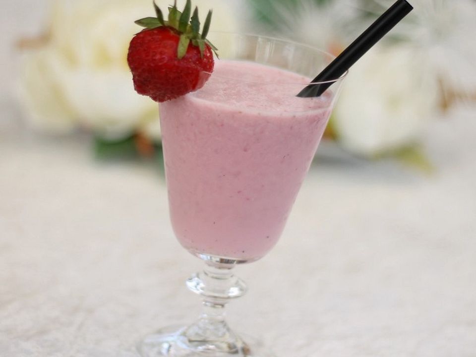 Erfrischender Erdbeer - Milchshake von HalloLissa | Chefkoch