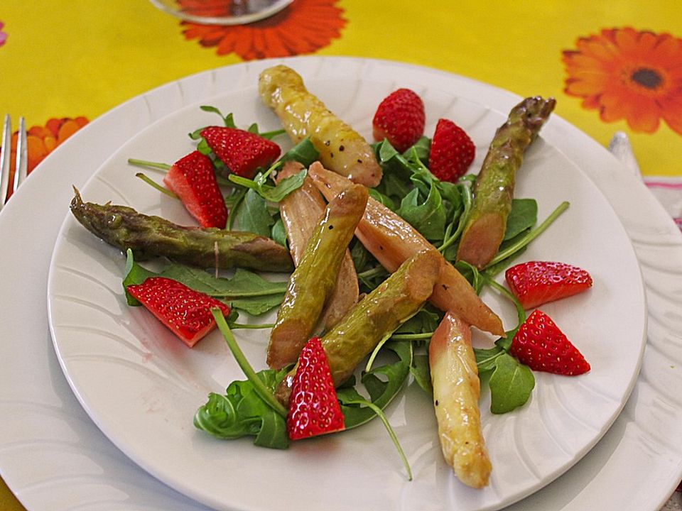 Spargel - Rucola - Salat mit Erdbeerdressing von Butterblümle| Chefkoch