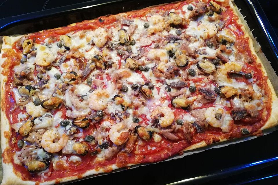 Sommer - Pizza mit Shrimps und Peperoni