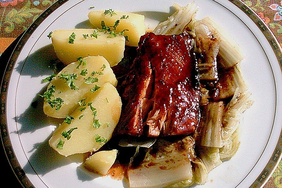 Lachsfilet in Soja - Honig Marinade auf gedünstetem Chinakohl