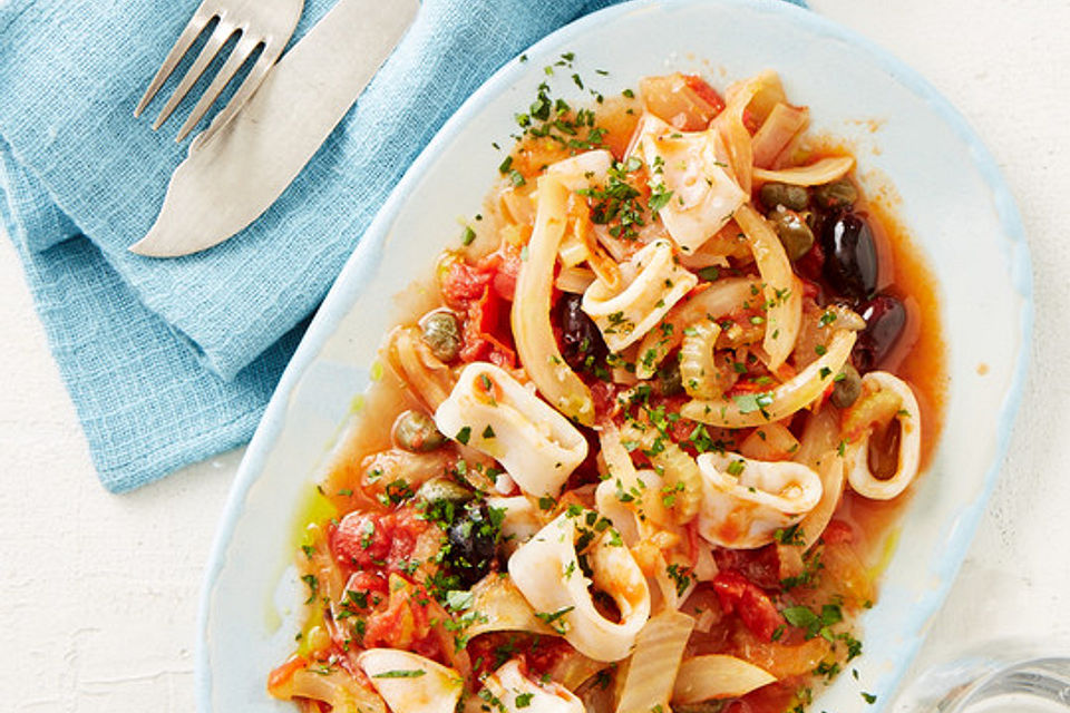 Tintenfisch in scharfer Tomatensauce