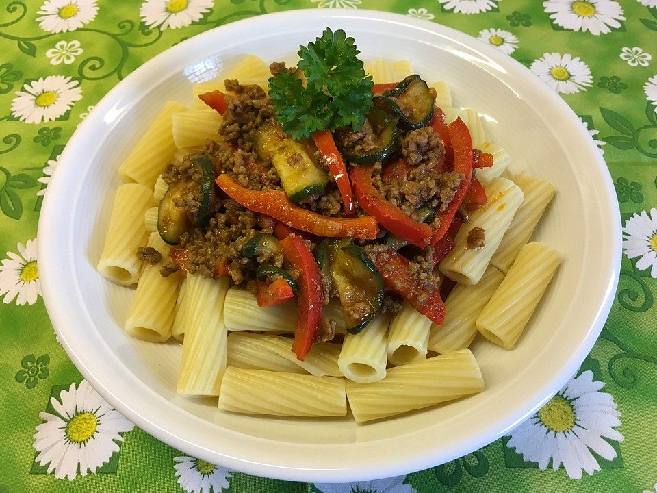 Nudeln mit Paprika-Hackfleischsauce von chiara| Chefkoch